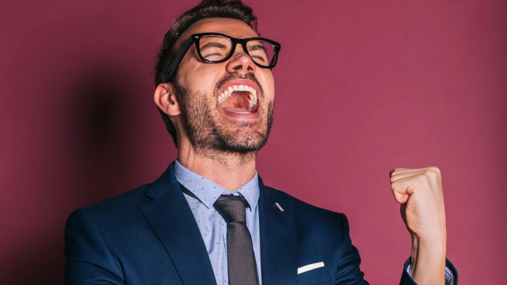 Presença Dominante - Homem Empolgado